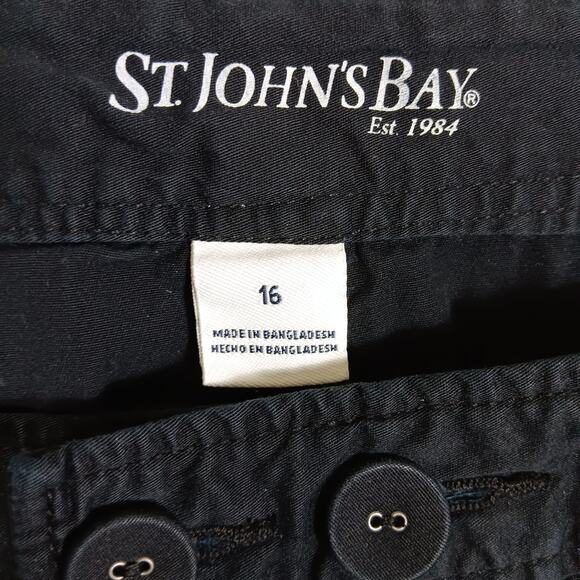 St. John's Bay Shorts Size 16 Black 4 Working Pockets Cotton Blend - Picture 3 of 6